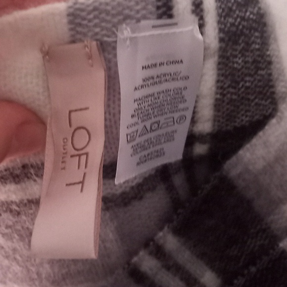 Loft Scarf - Picture 2 of 2